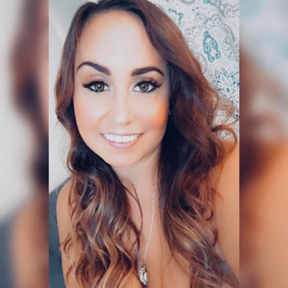 Profile Picture of Jessica Ekey (@jkikiekey) on Poshmark