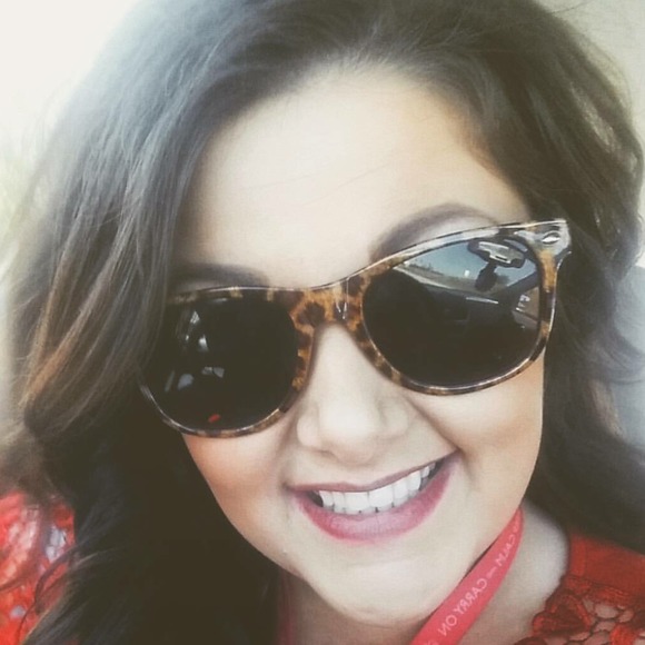 Profile Picture of Shawna Cornelison (@sbcornelison) on Poshmark