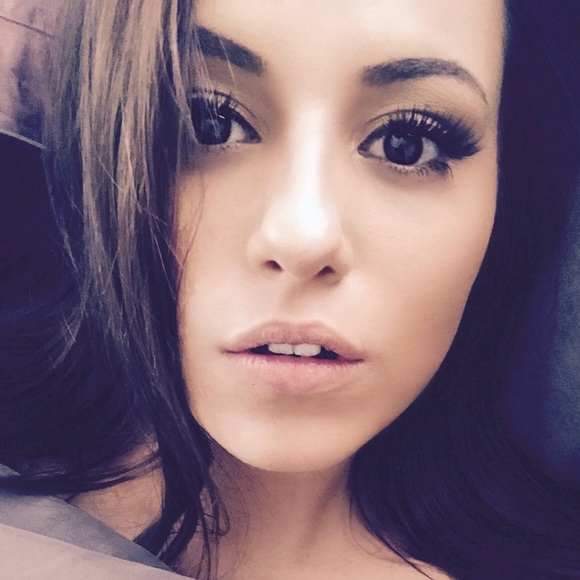 Profile Picture of Cassandra Coleman (@cassiee0007) on Poshmark
