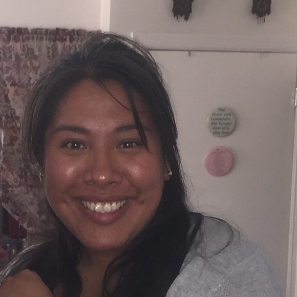 Profile Picture of Felicidad Mahal (@fishgigglz) on Poshmark