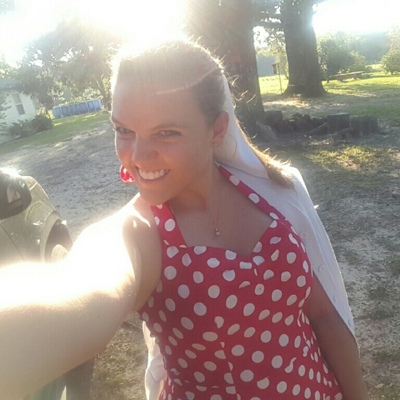 Profile Picture of Amanda Daughtrey (@adaught) on Poshmark