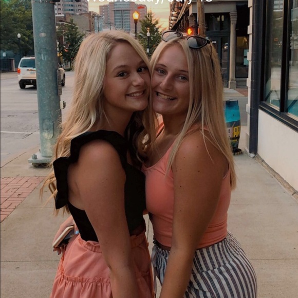 Profile Picture of Alyson Wilking (@alysonwilking) on Poshmark