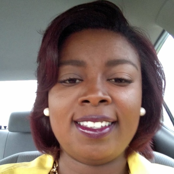 Profile Picture of Chandaria Alston (@chandariaalston) on Poshmark