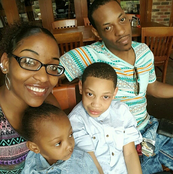 Profile Picture of Rayesa Banks (@rayesa89) on Poshmark