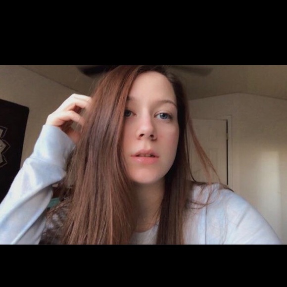 Profile Picture of Kaylee Tapley (@kayleetapley) on Poshmark