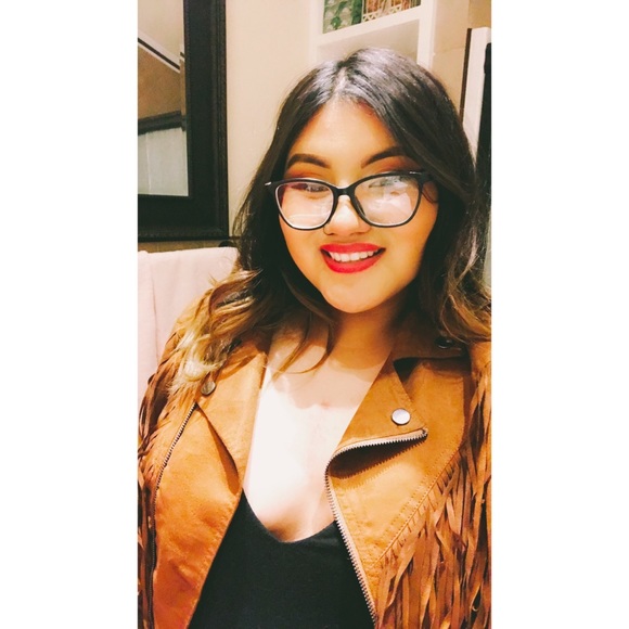 Profile Picture of Sandy Barrera (@_sandy18) on Poshmark