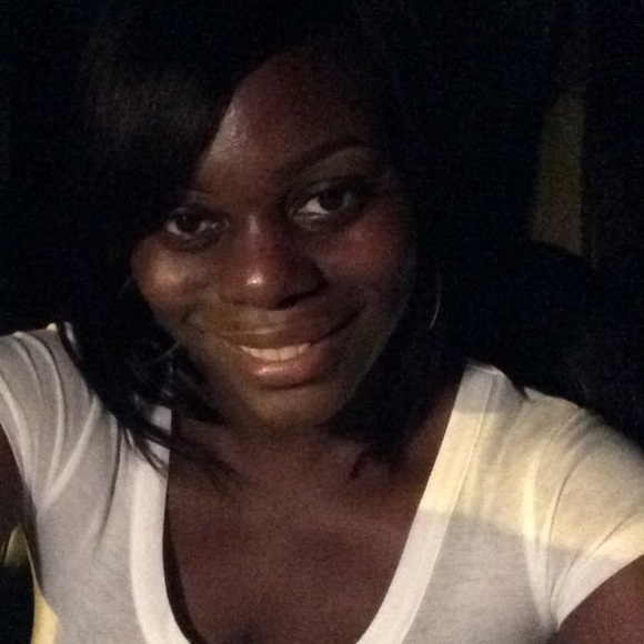 Profile Picture of Keasher Holling (@ktwvaga) on Poshmark