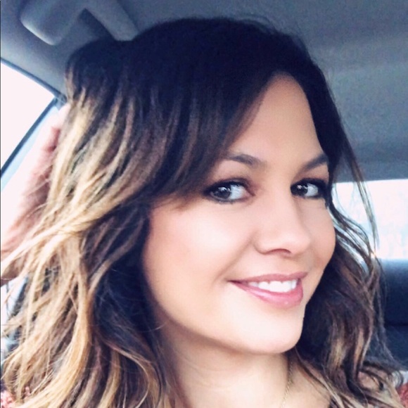 Profile Picture of Jasmine Dalbeck (@itsjazzyfizzle) on Poshmark