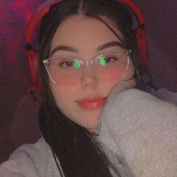 Profile Picture of Madison Ivy (@madisonivy893) on Poshmark