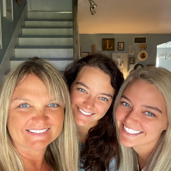 Profile Picture of Candy Lambeth (@candycan2) on Poshmark