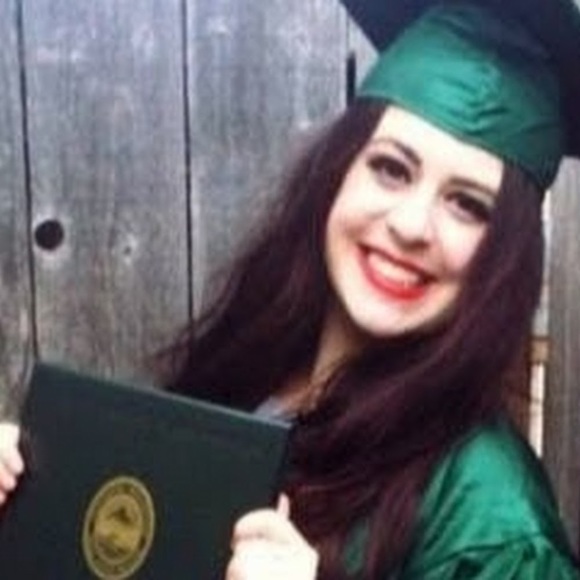 Profile Picture of Jessica Stillwagon (@j_stillwagon) on Poshmark