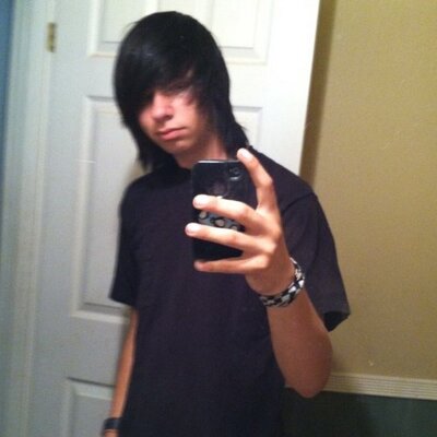 Profile Picture of Chris McWhirter (@GriMMGuiTaR) on Twitter