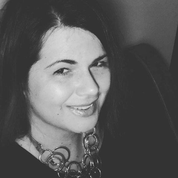 Anna Angle - Poshmark Profile Picture of Anna Angle (@anna_angle) on Poshmark