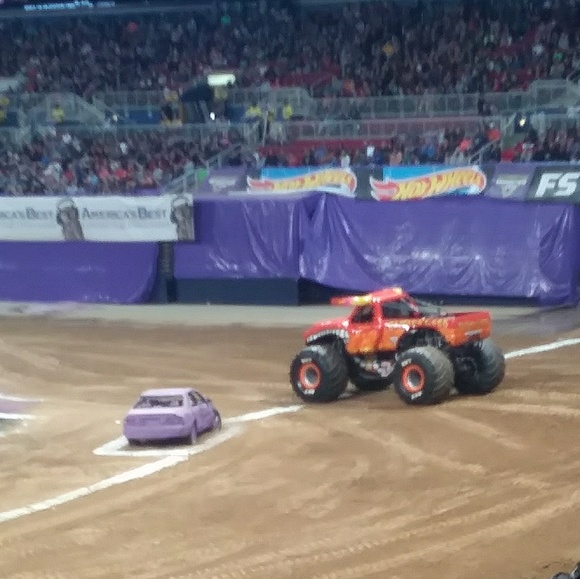 Profile Picture of Ivan Salazar (@salazari19) on Poshmark