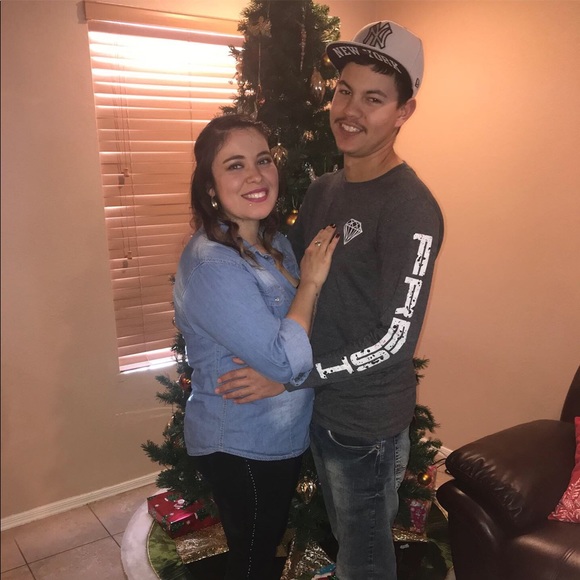 Profile Picture of Cassandra Rivera (@cassandrariv452) on Poshmark