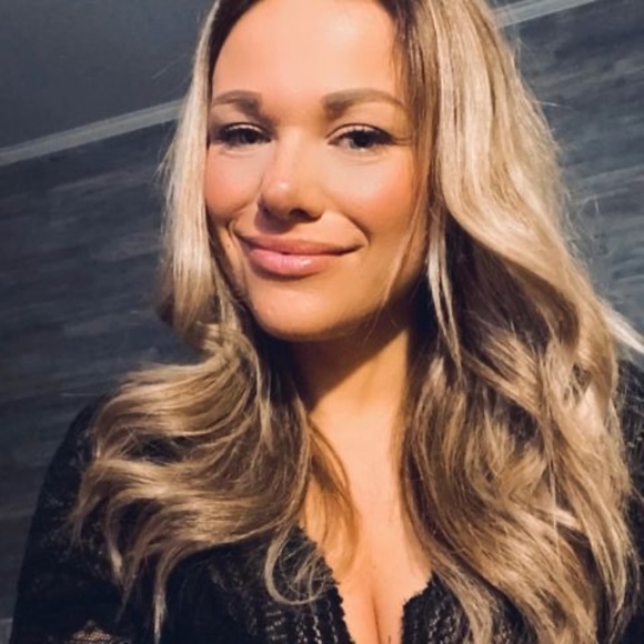 Profile Picture of Michelle Béland (@mimyee_lady) on Poshmark