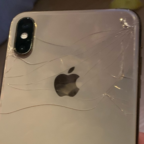 Profile Picture of Mark Ivezaj (@markivezaj_) on Poshmark