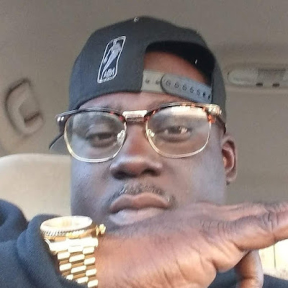 Profile Picture of Tony Massey (@tonymassey241) on Poshmark
