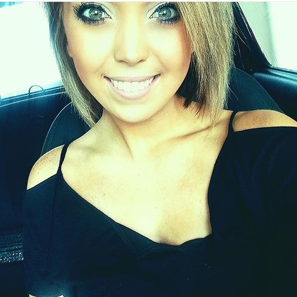 Profile Picture of Megan Bleckman (@meganbleck) on Poshmark