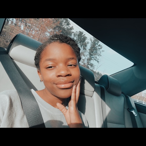 Profile Picture of Chenice Taylor (@chenicejanae) on Poshmark