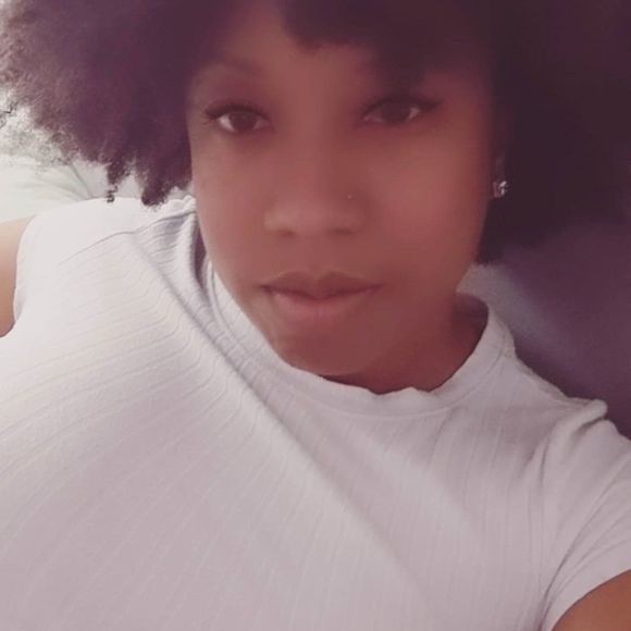 Profile Picture of Crissy Holmes (@ahunnycut) on Poshmark