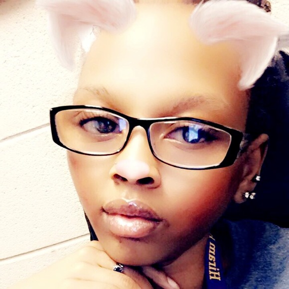 Profile Picture of Tyiesha Turner (@lovebubblesz) on Poshmark