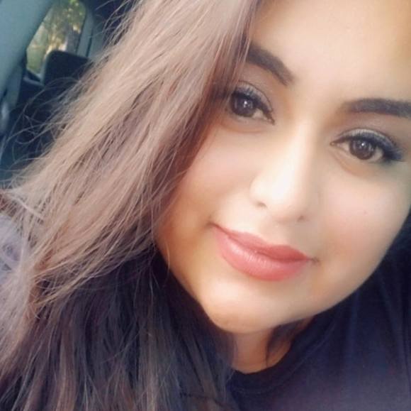 Profile Picture of Kimi Kim (@kimikim113) on Poshmark