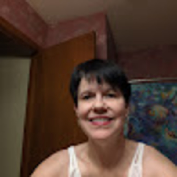Profile Picture of Audrey Scott (@audreyscott689) on Poshmark