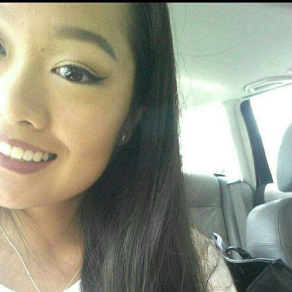Profile Picture of Jasmine Do (@julia61224) on Poshmark