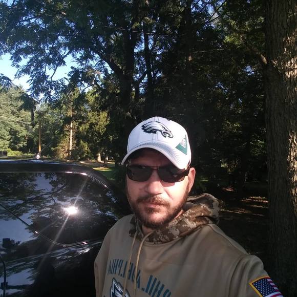 Profile Picture of Michael Glowacki (@mikeglowacki33) on Poshmark