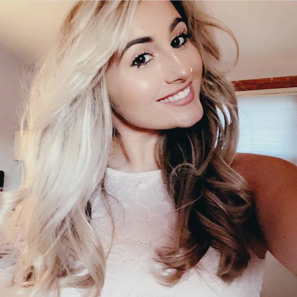 Profile Picture of Alexa Faysal (@alexafaysal) on Poshmark