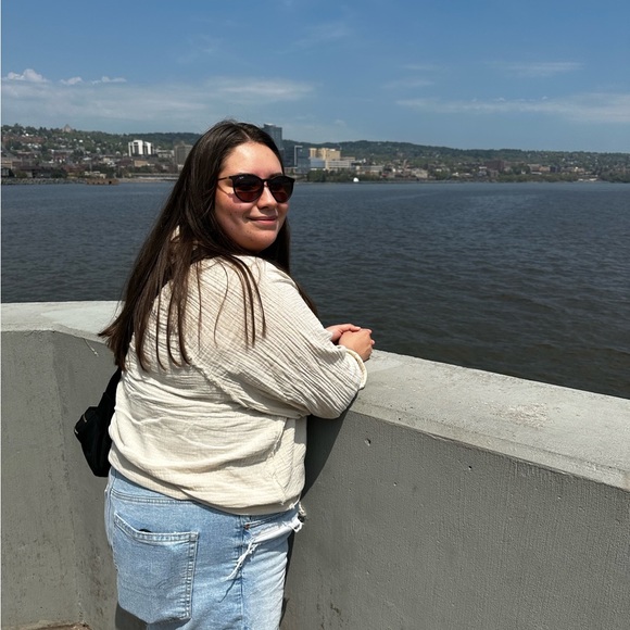 Alexis Heisler - Poshmark Profile Picture of Alexis Heisler (@alexiskheisler) on Poshmark