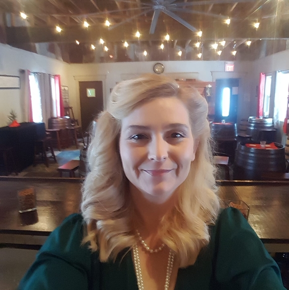 Profile Picture of Dawn Emken (@vabdawn) on Poshmark