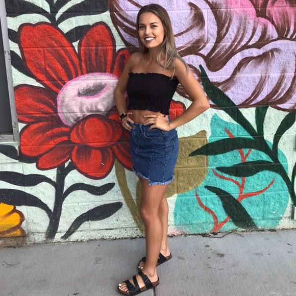 Profile Picture of Andrea Heier (@andreaheie) on Poshmark