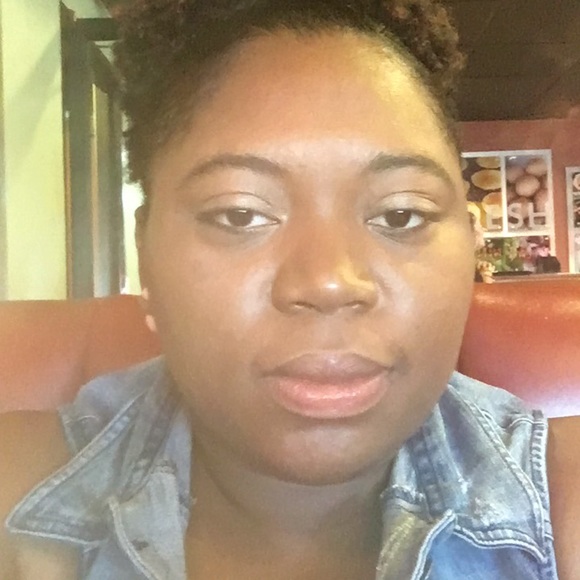 Profile Picture of Crystal Gill (@crystalgill30) on Poshmark