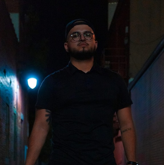 Profile Picture of Jonathan Realyvasquez (@realyvasquez) on Poshmark