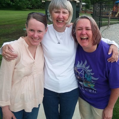 Profile Picture of Kim Hutcheson (@WolfApothecary) on Twitter