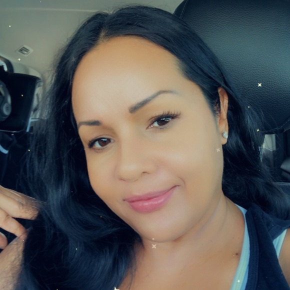 Profile Picture of Aldith Wahrmann (@aldith125) on Poshmark