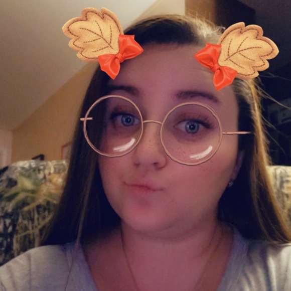 Profile Picture of Christa Howell (@chowell11) on Poshmark