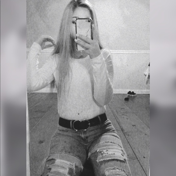 Profile Picture of Lilyana Phillips (@lilyyy_phillips) on Poshmark