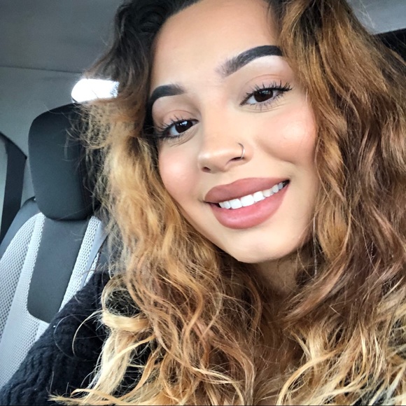 Profile Picture of Alexia Ayala (@as3xia) on Poshmark