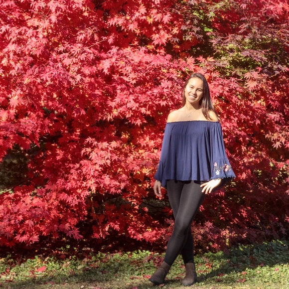 Profile Picture of Paula Filios (@paulafilios) on Poshmark