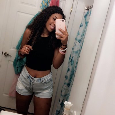 Profile Picture of Dana Roberts (@dana_rob99) on Twitter