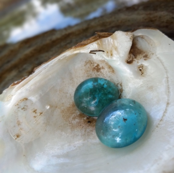 Profile Picture of Lindy Huiett (@lhuiehuie) on Poshmark