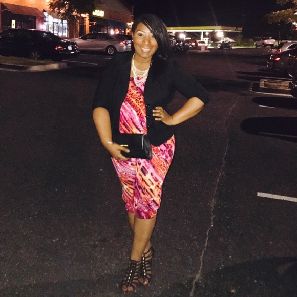 Profile Picture of La tonya Hines (@smileyhiney) on Poshmark