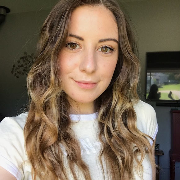 Profile Picture of Hannah Dunlop (@hannahdunlop) on Poshmark