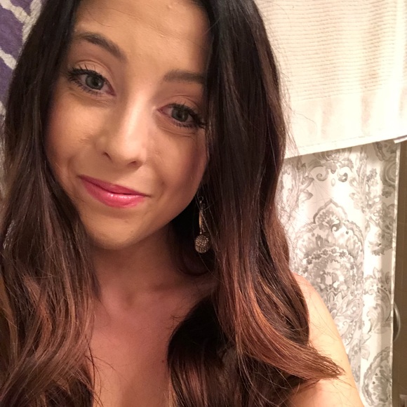 Profile Picture of Abigail Kirchmer (@akirchmer) on Poshmark