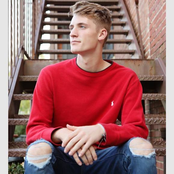 Profile Picture of Andrew Nussbaum (@andrewnussbaum) on Poshmark