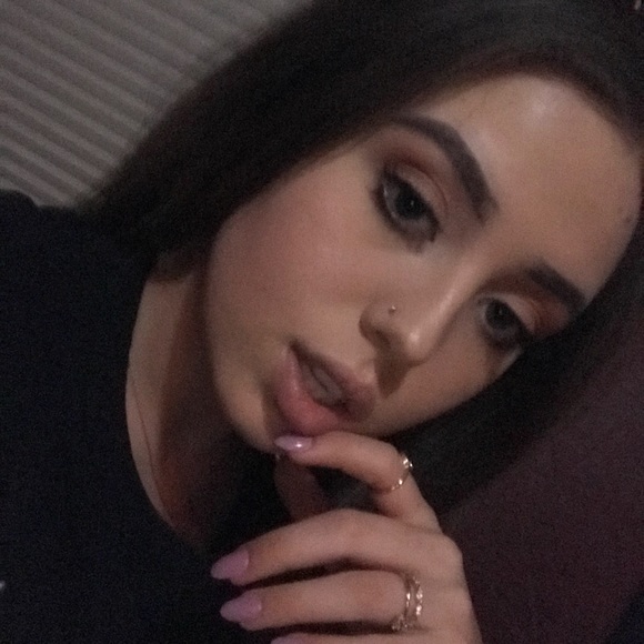 Profile Picture of Jade Remillard (@jaderemii) on Poshmark