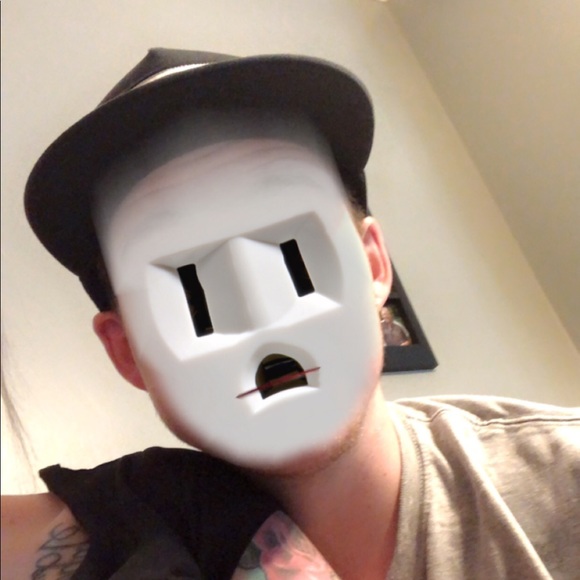 Profile Picture of Alex Flynn (@alexwflynn) on Poshmark